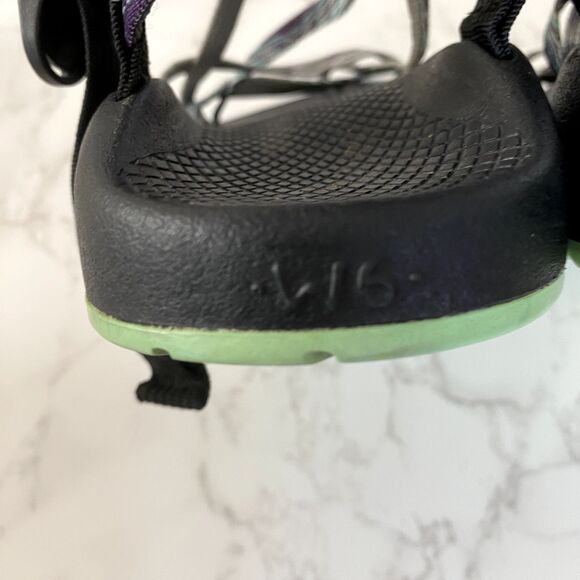 Chaco Sandals Sz‎ 6 Blue Purple Yellow Strappy Hiking Beach - Picture 5 of 10